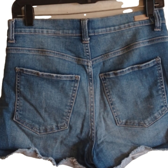 sneek peek dark wash pair of shorts. Freyed hems even. Size medium. - Picture 3 of 9